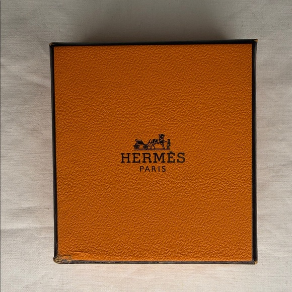 Hermès Cadena Key Charm “2002 Année de la Main” | Gold-Tone | France - Picture 6 of 6